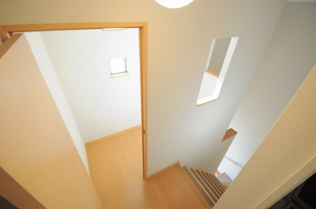 レオネクストくつわだの玄関|収納・専用階段