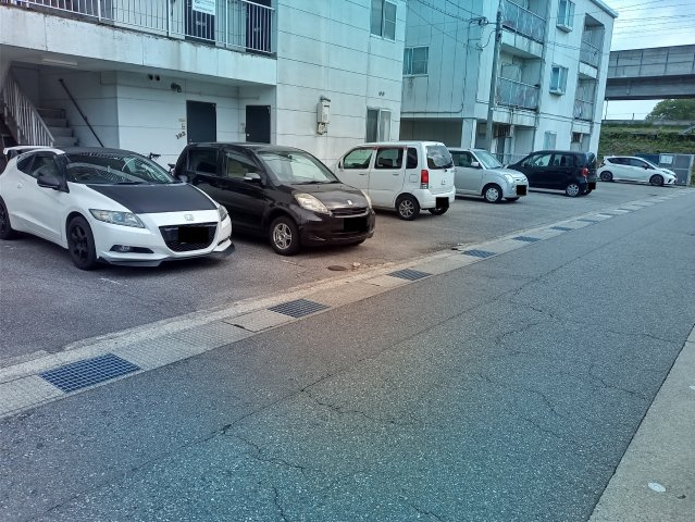 リバーサイド駒見の駐車場