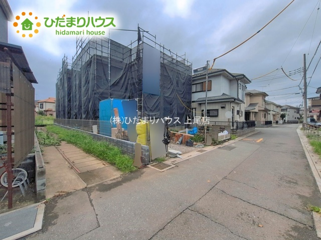 上尾市地頭方564番　新築戸建　ハートフルAの前面道路含む現地写真|9/9撮影