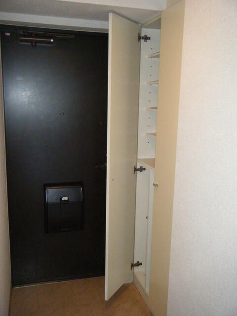 ひかるコート横浜の玄関