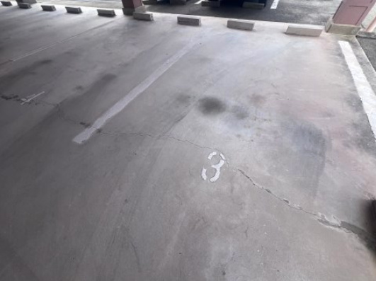 サンフラワー貴崎の駐車場