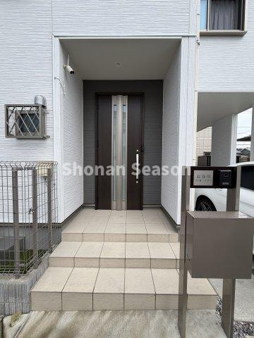 【現地画像あり！】平塚市西八幡１丁目　中古戸建　33.33坪　の玄関|内覧の際には、新生活をイメージしながらごゆっくりとご覧くださいね◎