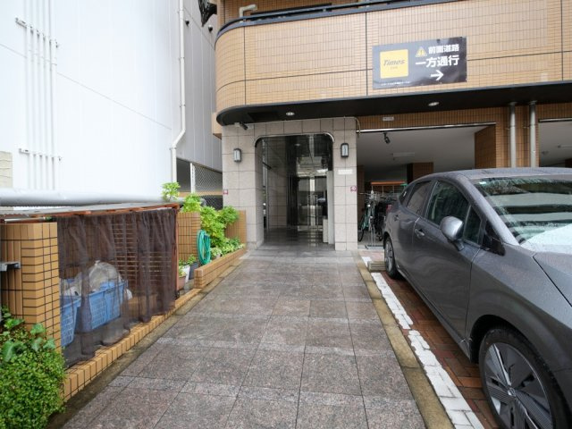 大阪市東成区東小橋１丁目の賃貸マンションのエントランス