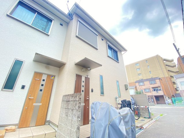 千代田町貸家のエントランス