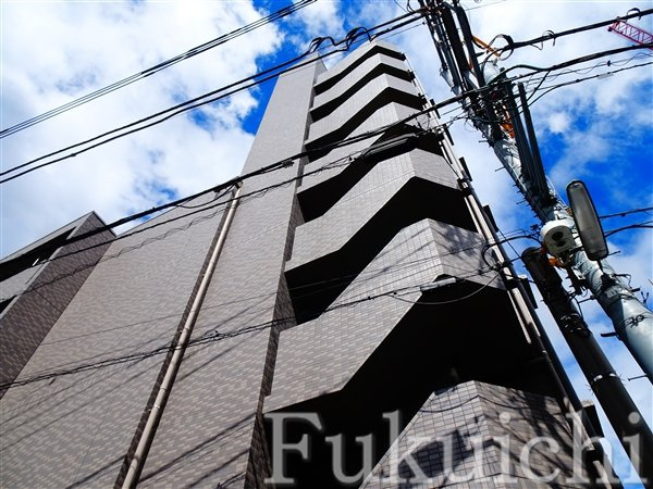 ルーブル三軒茶屋参番館の外観