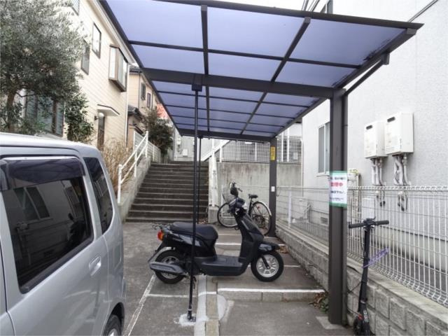 川崎市多摩区西生田３丁目のアパートの駐車場|屋根付き駐輪場・バイク相談可能