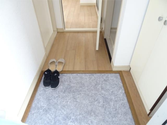 川崎市多摩区西生田３丁目のアパートの玄関