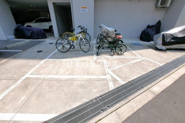 W.O.B KYOBASHIの駐車場