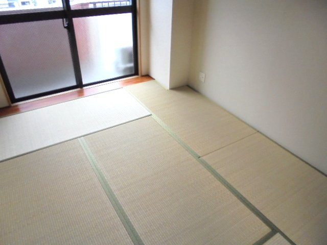 ロジュマン松本の和室