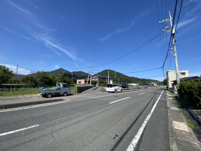 防府市大字台道の売地の前面道路含む現地写真