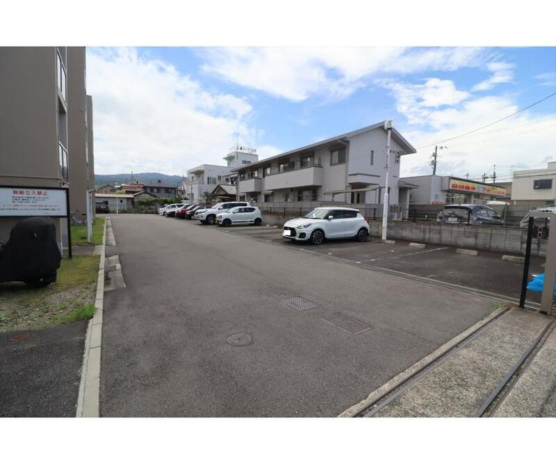 京都ハウスの駐車場