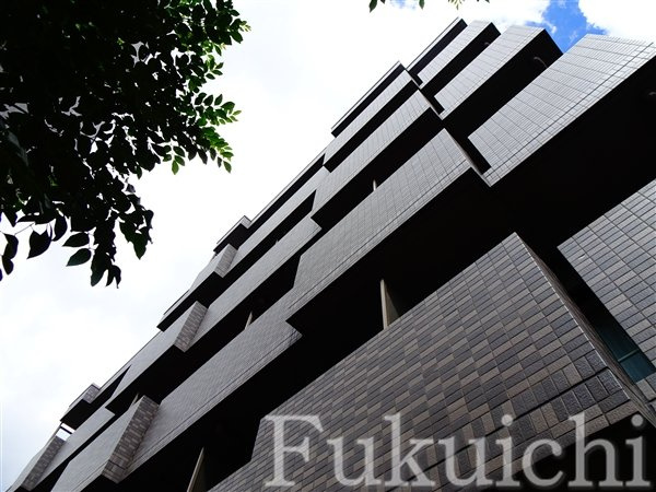ルーブル三軒茶屋伍番館の外観