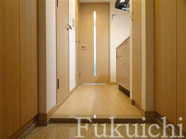 ルーブル三軒茶屋伍番館の玄関