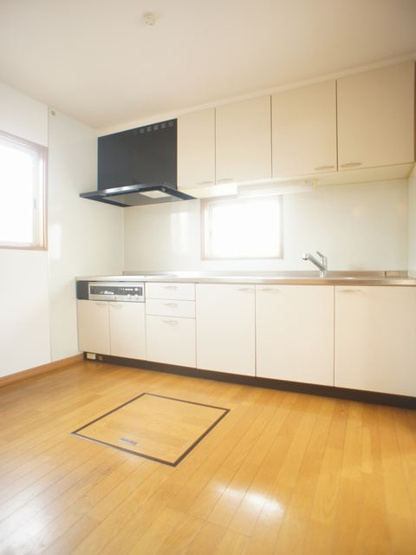 【キッチン】 | 晃望台戸建 | システムキッチン3口コンロ付きです♪