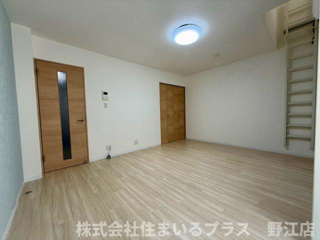 大阪市城東区関目３丁目のアパートの居間・リビング