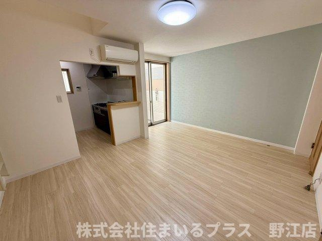 大阪市城東区関目３丁目のアパートの居間・リビング