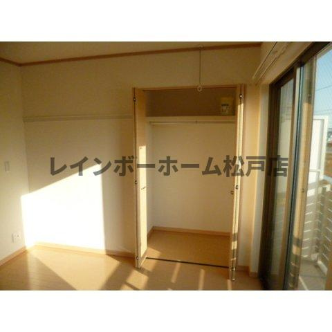 松戸市秋山２丁目のアパートの収納