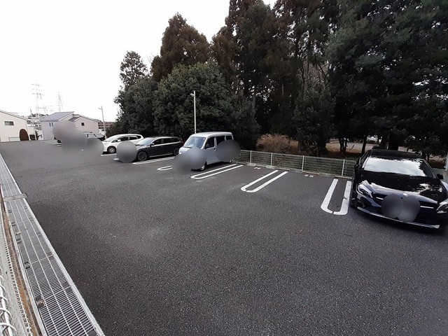 川崎市麻生区黒川の賃貸マンションの駐車場