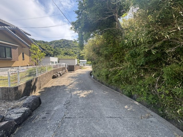 売土地　日高郡日高町阿尾の前面道路含む現地写真