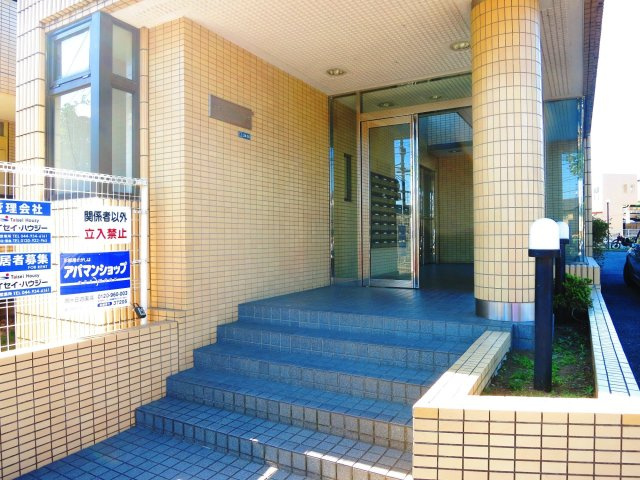 シティクレスト久地のエントランス