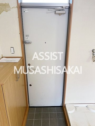 ポポラーレの玄関|写真：設備同仕様の別物件です