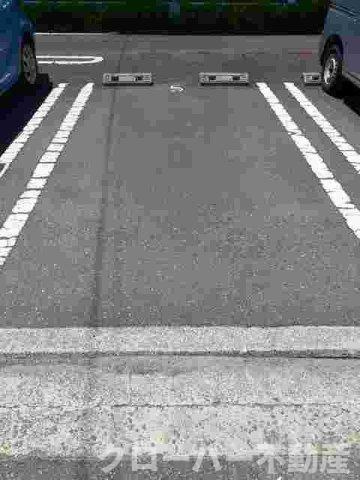 グレイスフルＡの駐車場