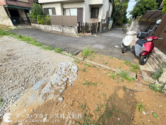 【前面道路含む現地写真】 | 柏市光ヶ丘2丁目 | 風と光がやさしく巡る。朝のコーヒーも、午後の読書も、家族の団らんも、ぜんぶ光に包まれる時間。そんな日々をデザインしませんか♪