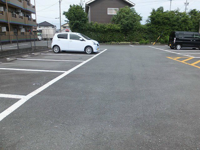 フォンテーヌＳ の駐車場