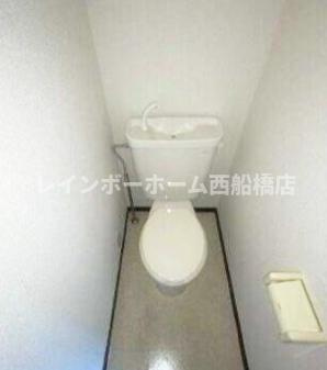 シャルム市川のトイレ|同物件の別部屋の写真になります。