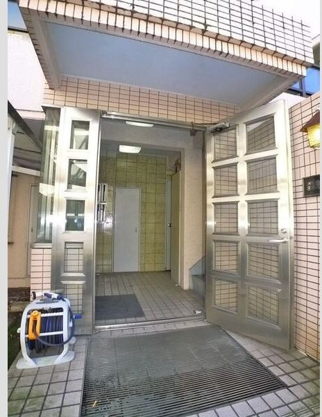 森兼マンションのエントランス