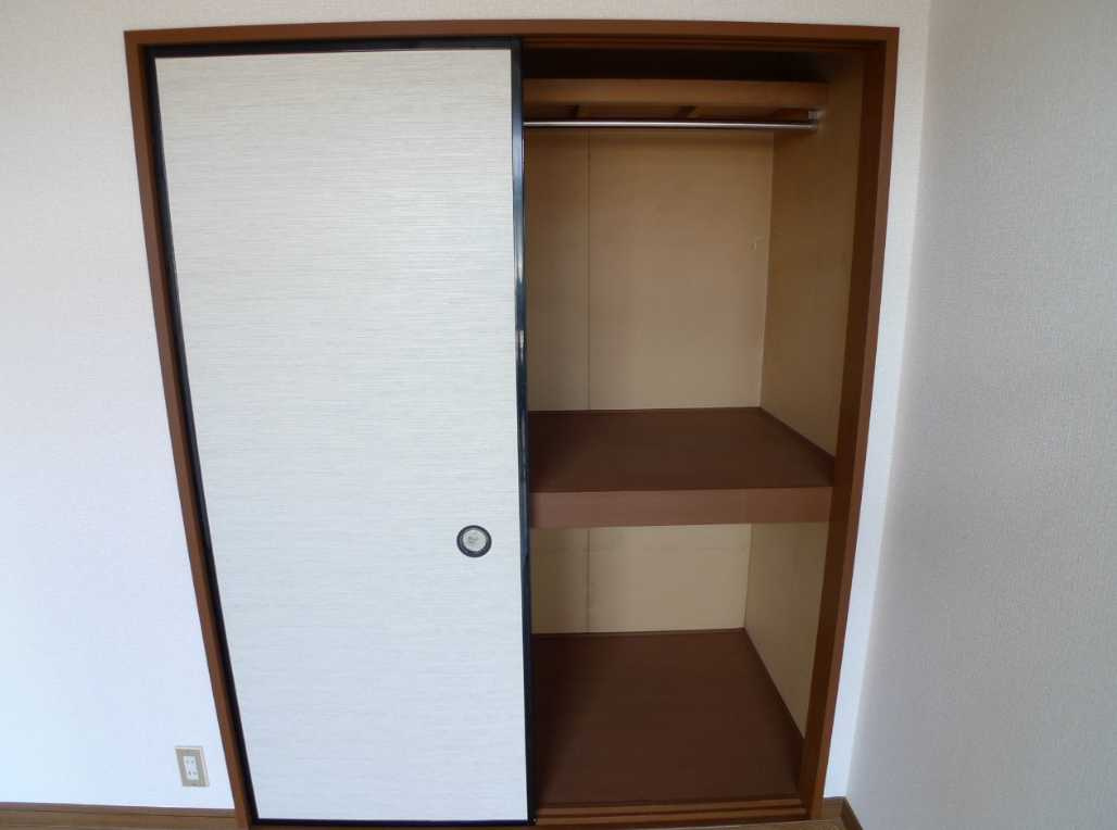 プラムハイツA棟　南向き　最上階　バストイレ別の収納