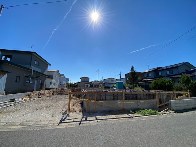 【新築戸建て】潟上市天王第19　2号棟の前面道路含む現地写真