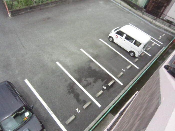 パストラルハイツの駐車場