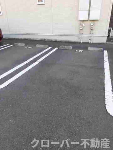 シャルマン・ドミール　Ⅰの駐車場