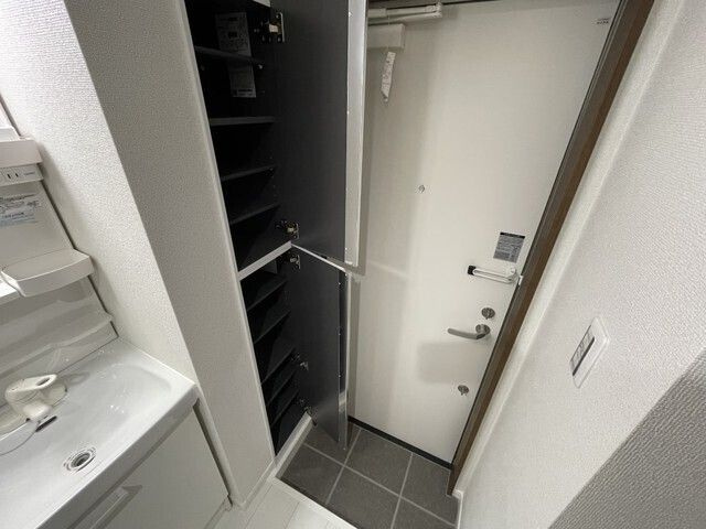 アリュール立石の玄関