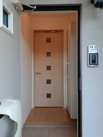 ガーデンヒルズＢの玄関