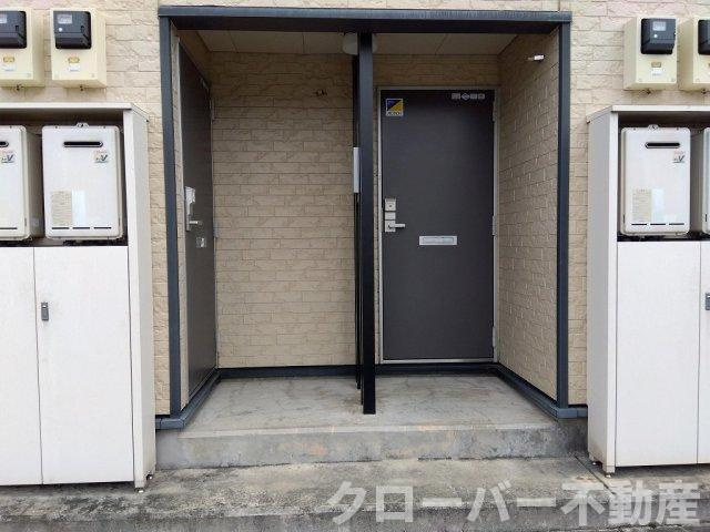 レオパレスサンクローバーのエントランス