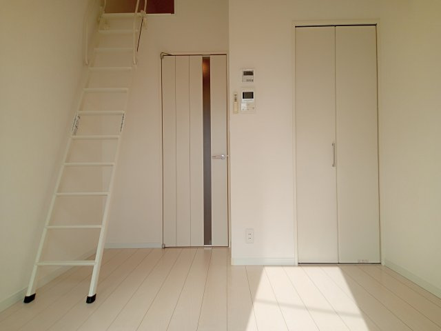川崎市多摩区西生田５丁目のアパートの居間・リビング