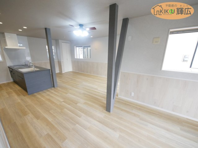 高砂市美保里　中古戸建の居間・リビング