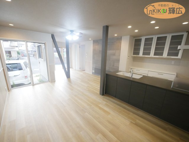 高砂市美保里　中古戸建の居間・リビング