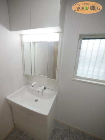 高砂市美保里　中古戸建の独立洗面台