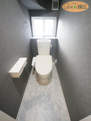 高砂市美保里　中古戸建のトイレ