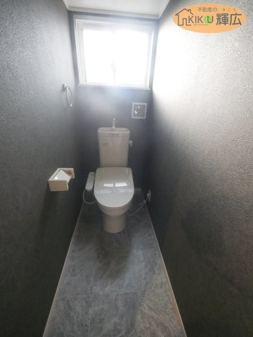 高砂市美保里　中古戸建のトイレ