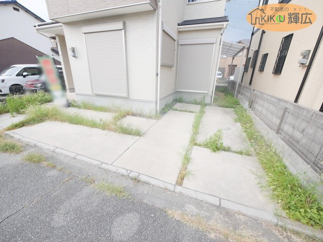 高砂市美保里　中古戸建の駐車場