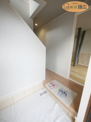 高砂市美保里　中古戸建の玄関