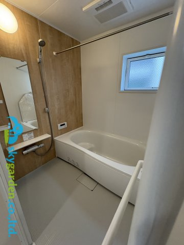 茅ヶ崎市室田3丁目　新築戸建　全2棟2号棟の浴室|落ち着いた空間のお風呂です
浴室乾燥機能付き