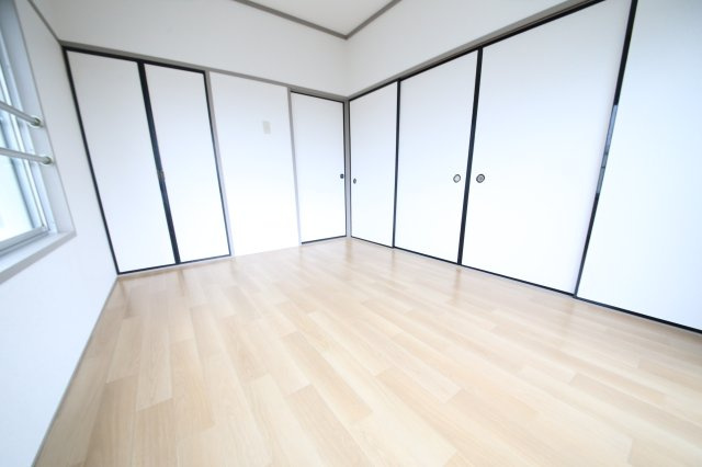 久喜市久喜東２丁目の賃貸マンションの居間・リビング