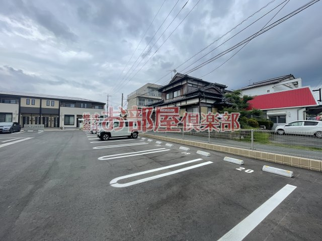 メゾン・ヴィラージュ　Ⅱ番館の駐車場|カースペースがあります