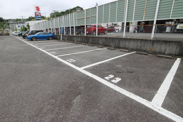 リバーサイド春日手の駐車場