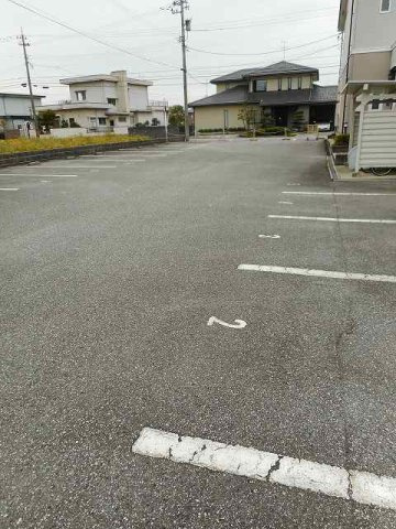 アムールＡ棟の駐車場|駐車場があります